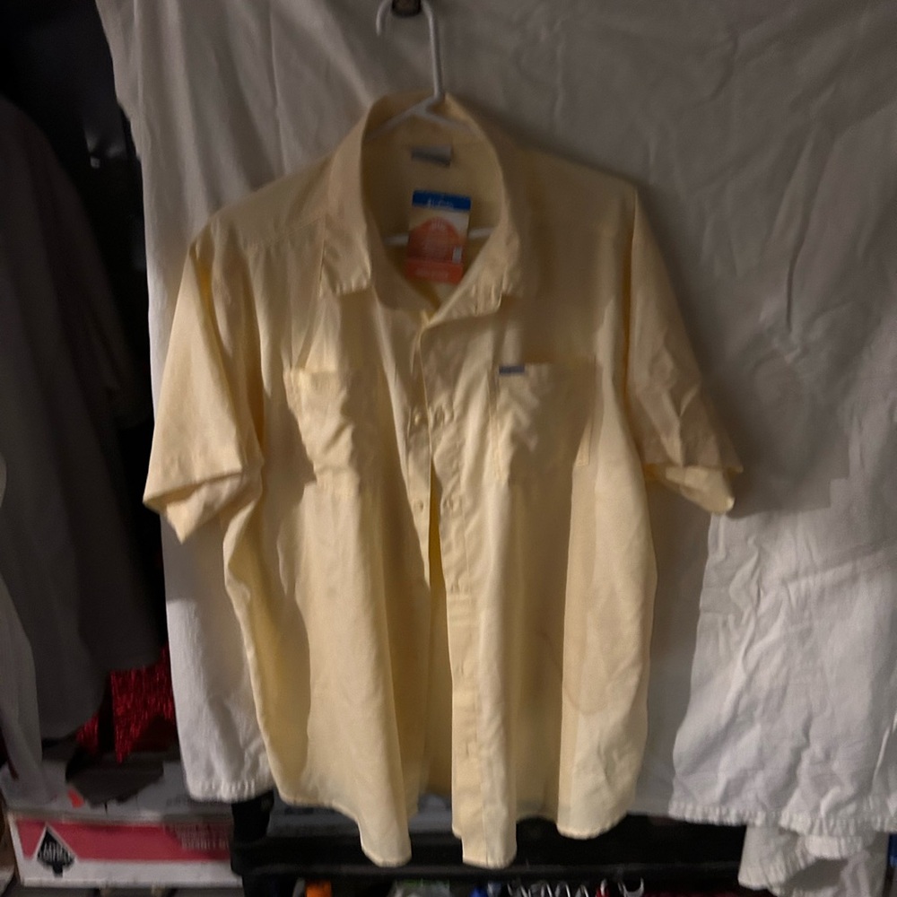 Columbia Men's Light Yellow Casual Button Down Shirt